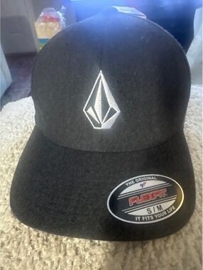 Volcom Full Stone HTHR XFit Black Flexfit Cap Small/Medium